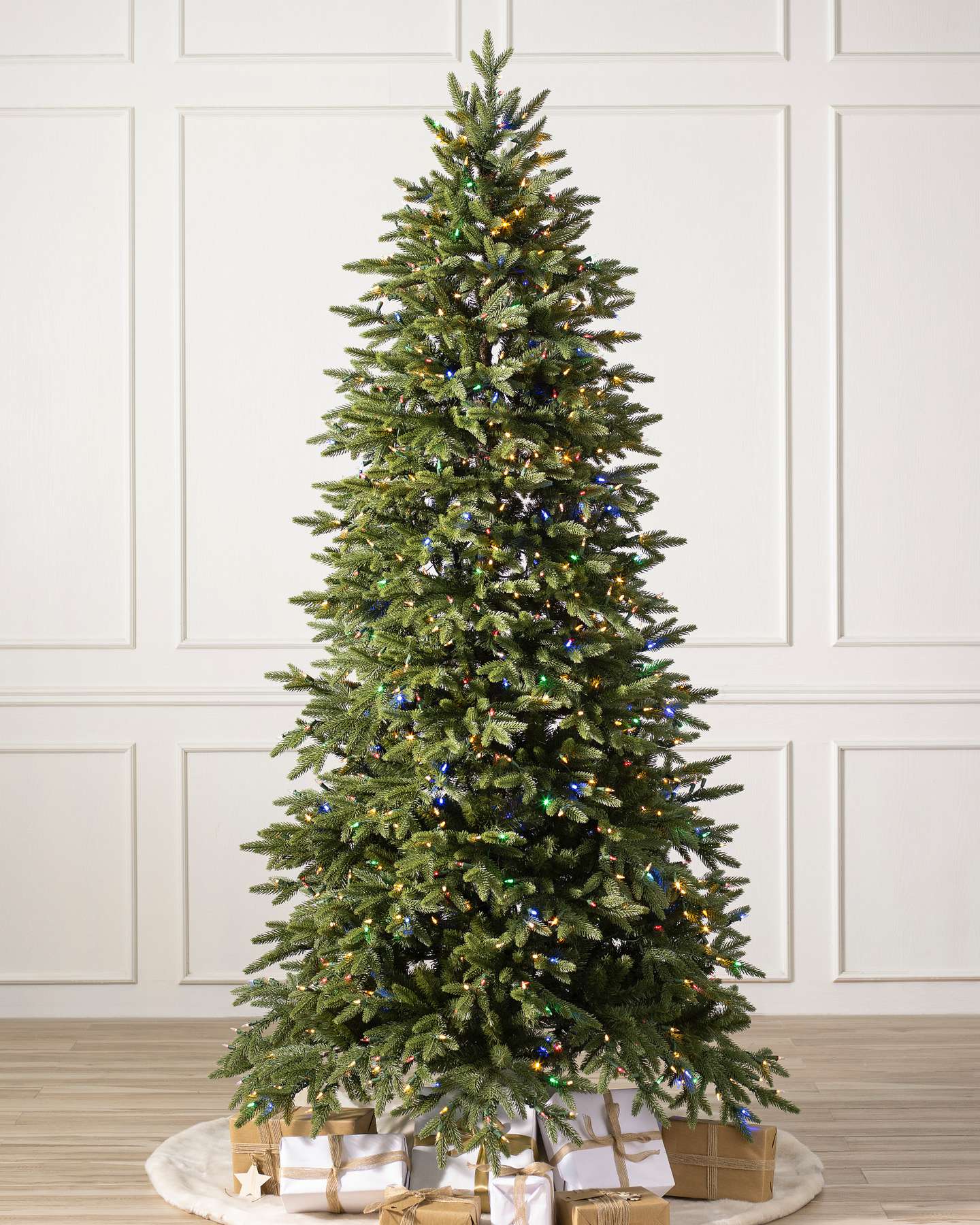 Sapin de Noël artificiel en épinette de Stratford de Balsam Hill avec lumières multifonctions