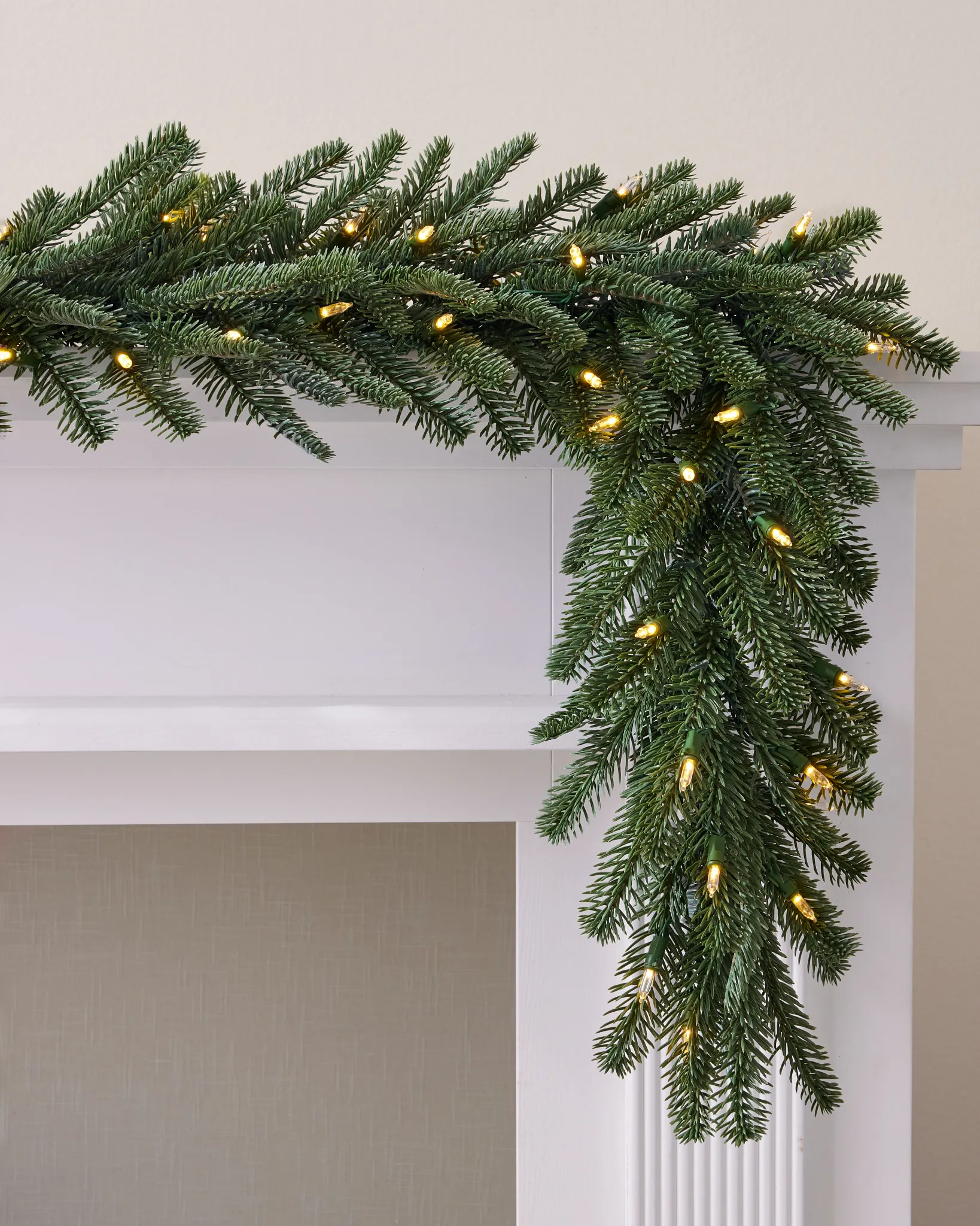 Weihnachtsgirlanden mit Beleuchtung & mehr