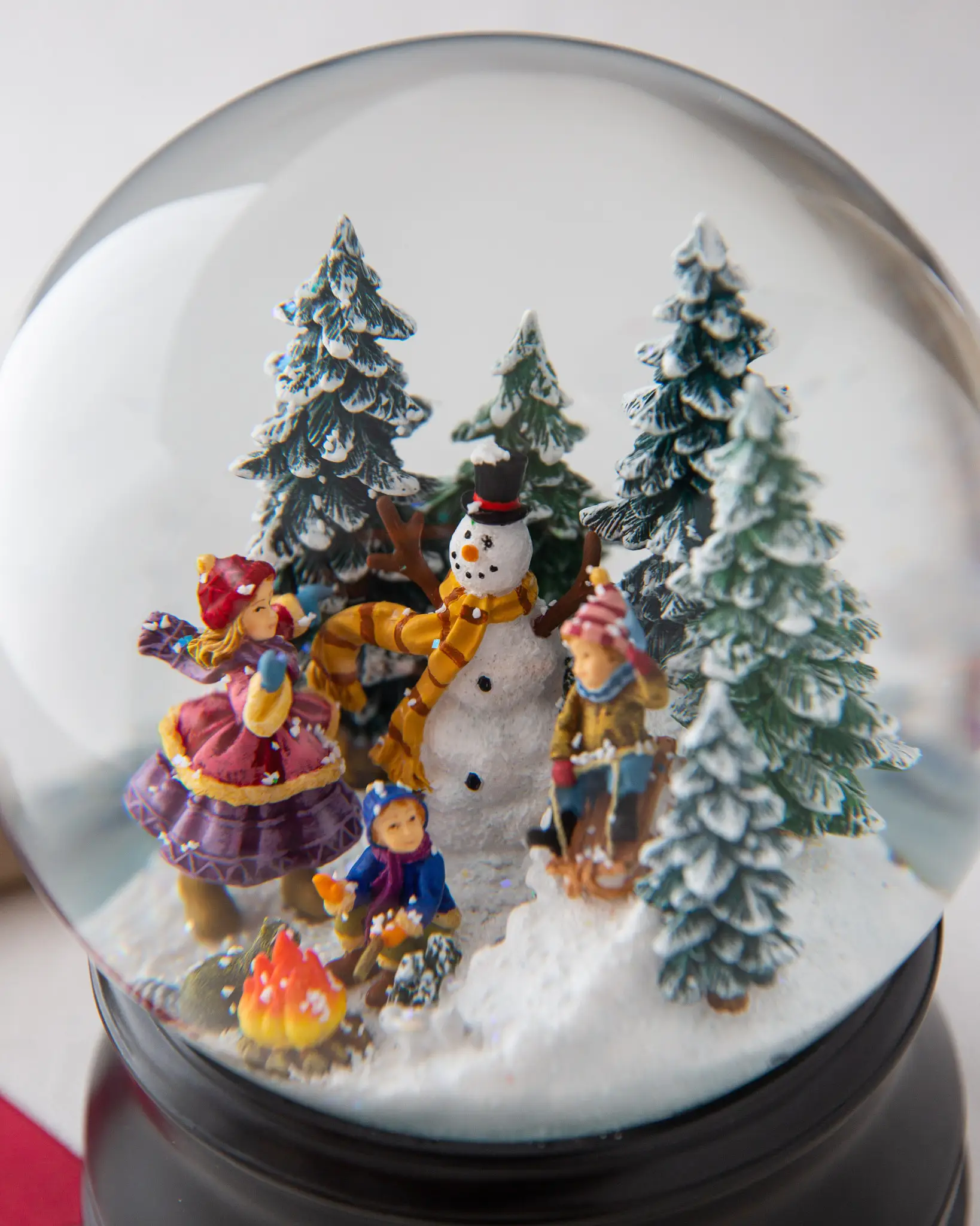 Widdle Wonderland Christmas 0242 Boule à Neige Musicale et lumières Motif Père Noël 19 cm 