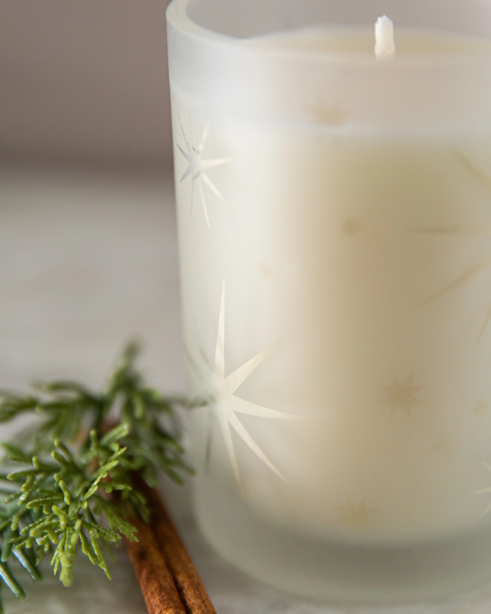 ILLUME® Gifted Christmas Glass Candle