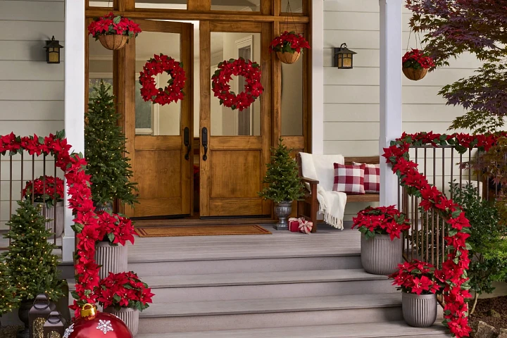Front Verandah Décor Ideas for a Warm-Weather Christmas| Balsam Hill