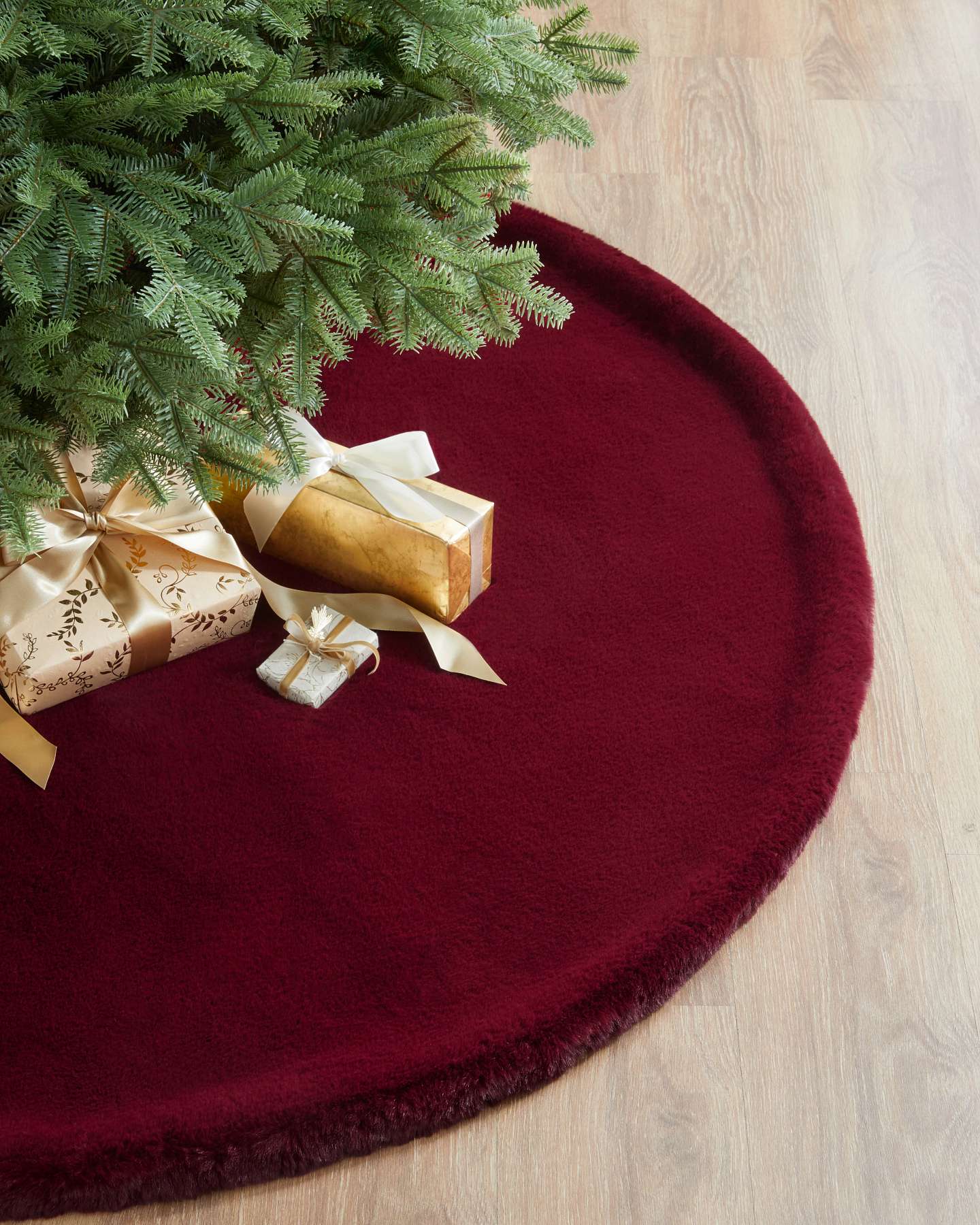 60" Burgundy Lodge Faux Fur Tree Skirt