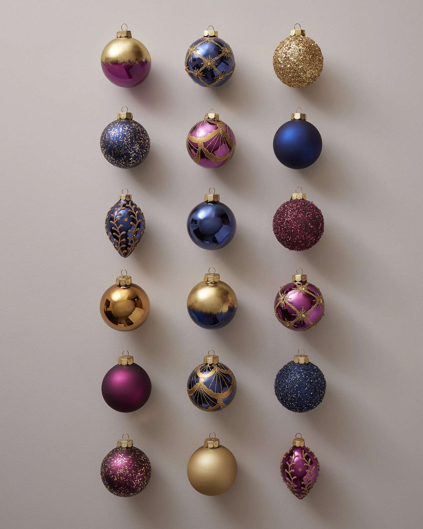 Boules de Noël en verre améthyste et saphir Balsam Hill, lot de 18