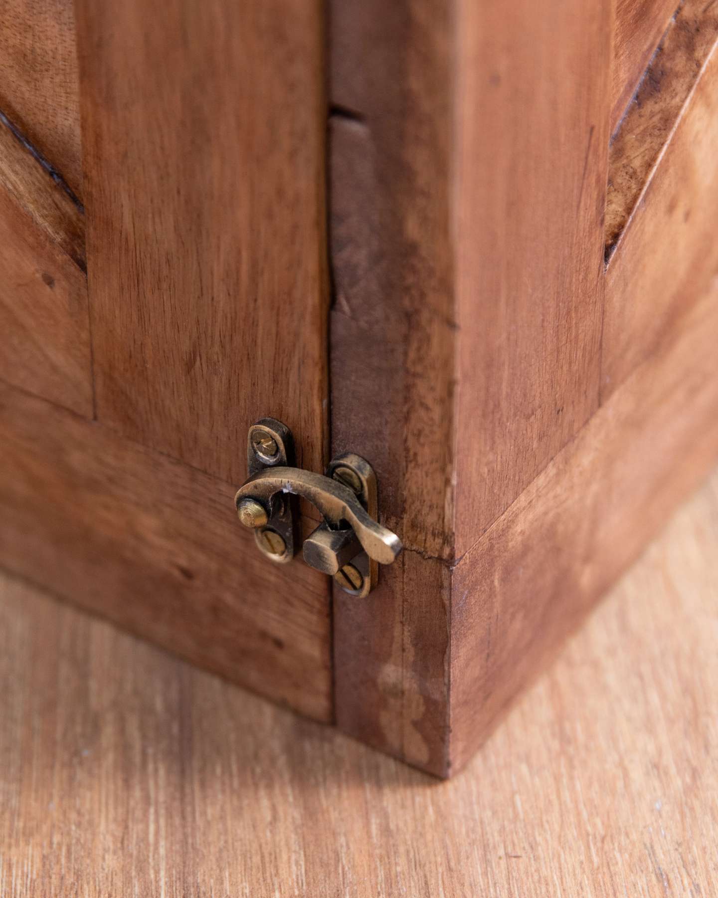 Balsam Hill Brown Farmhouse Wooden Crate Artificial Christmas Tree Collar Latch Closeup