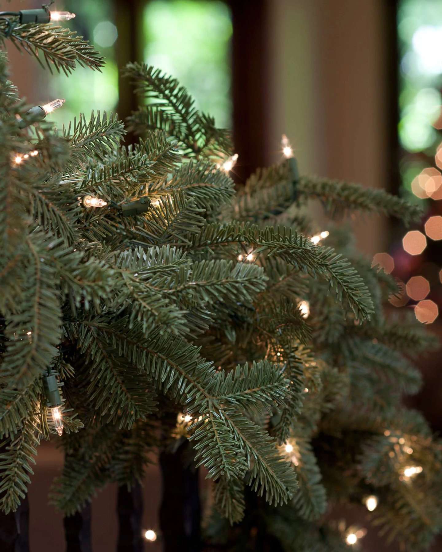 Balsam Hill BH Balsam Fir Christmas Wreath with Clear LED Lights Elegant Festive Display