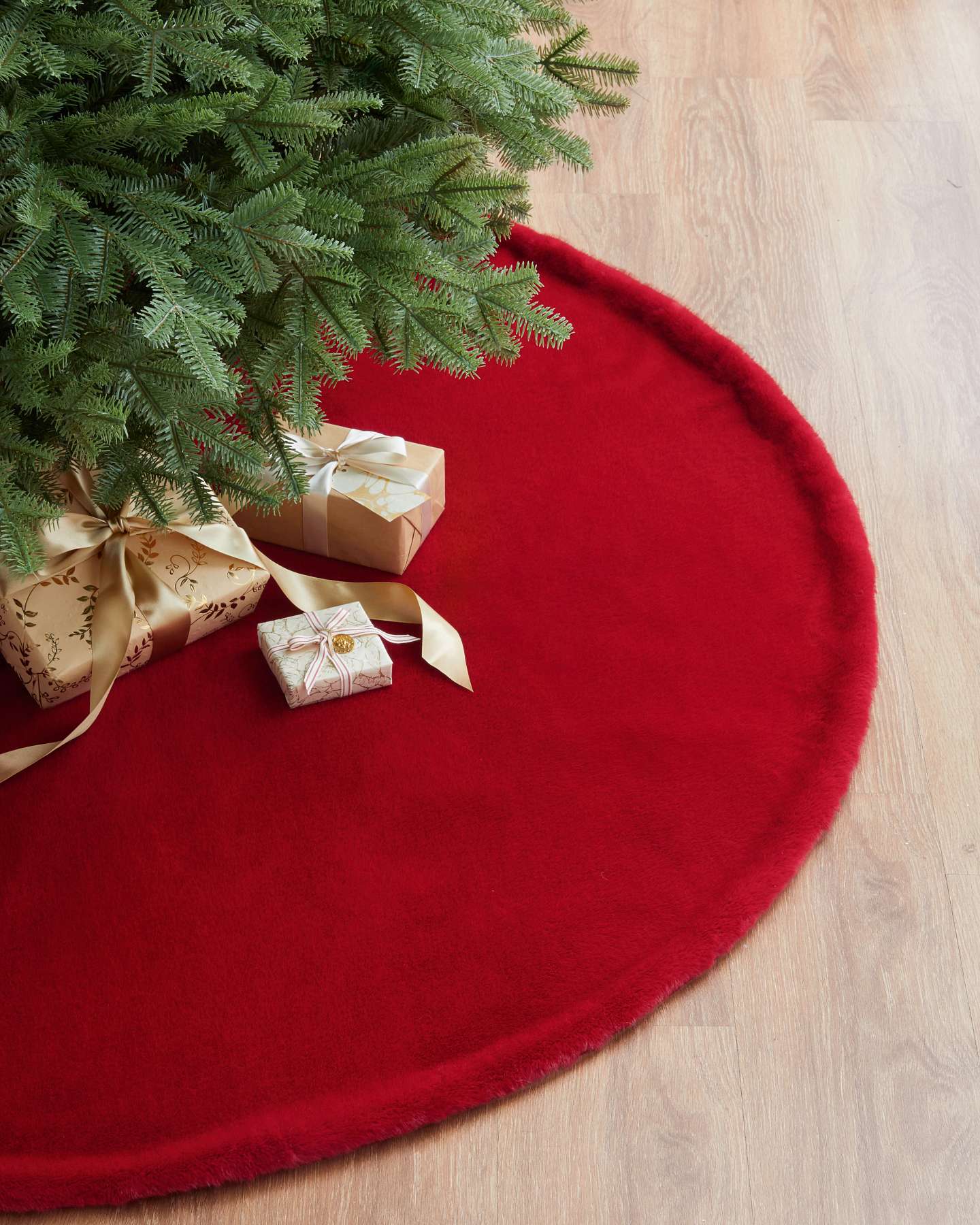 60" Red Lodge Faux Fur Tree Skirt