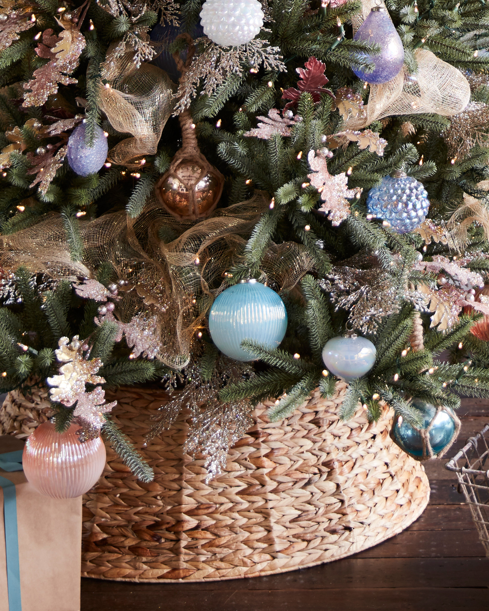 Pied de sapin de Noël en osier Balsam Hill
