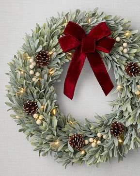Winterberry Mistletoe Wreath Winterberry Mistletoe Wreath