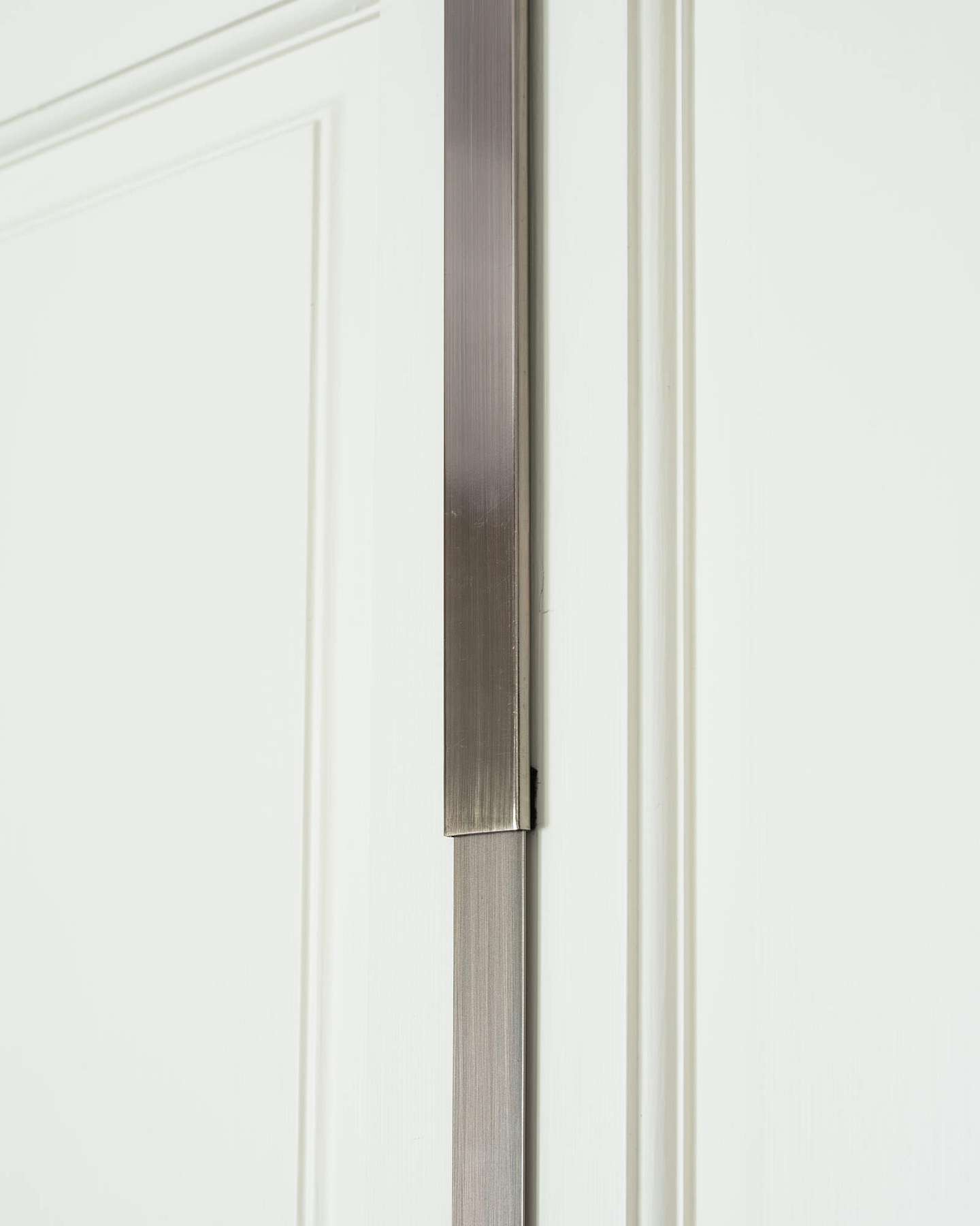 Balsam Hill Adjustable Metal Wreath Hanger Side Angle Closeup