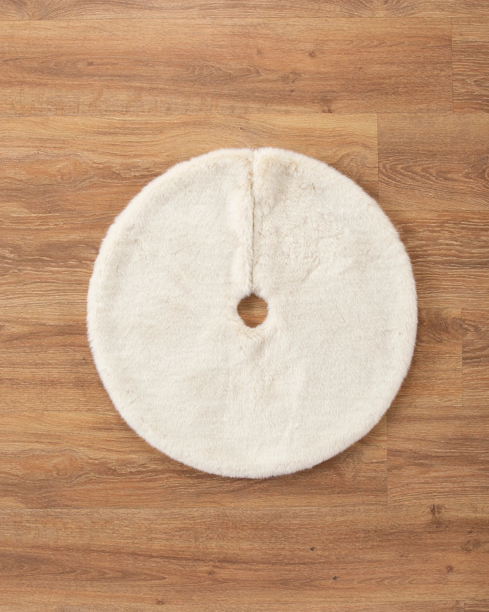 18in - 24in Ivory Lodge Faux Fur Tree Skirt by Balsam Hill Closeup 10