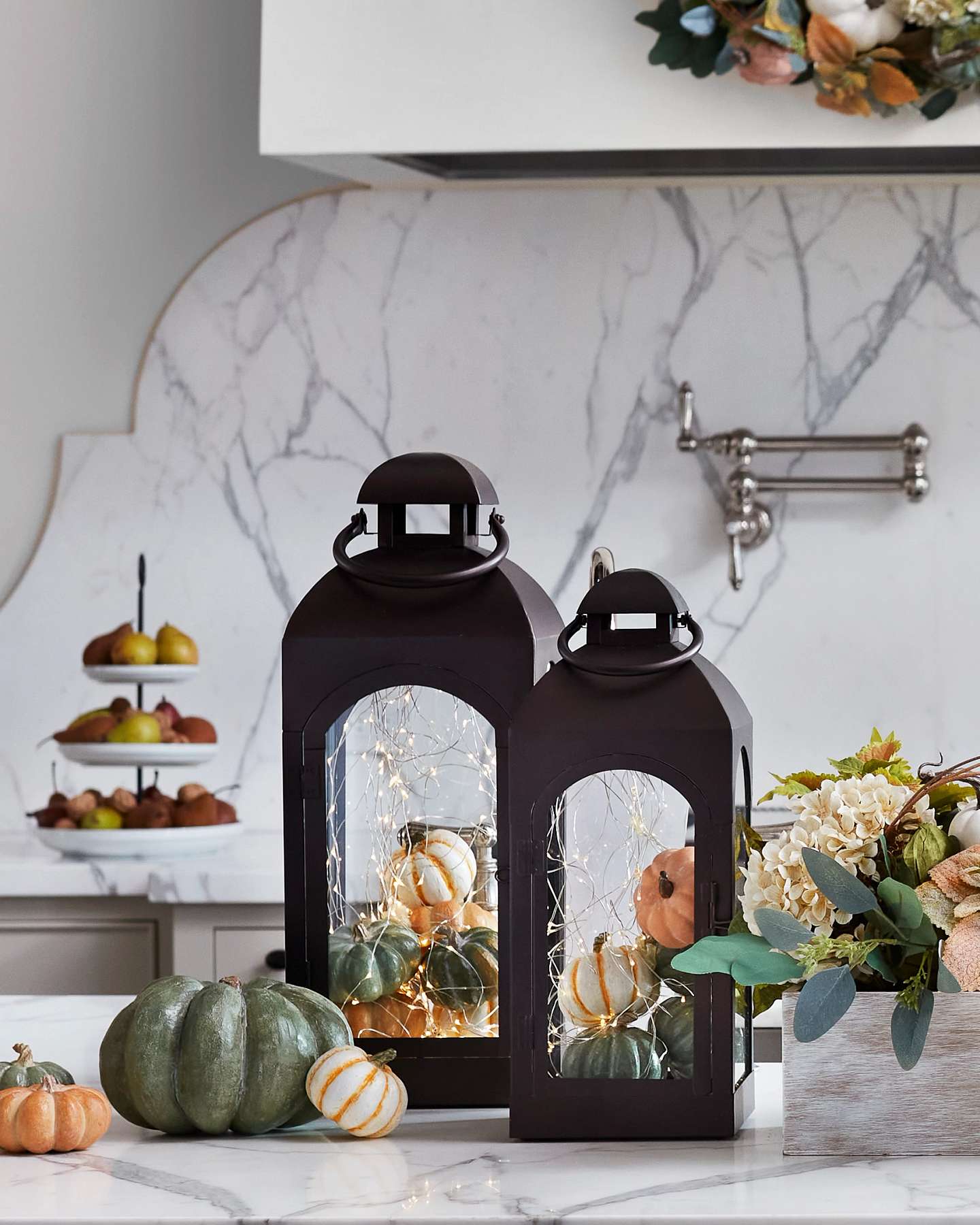 Balsam Hill Specialty Lighted Lantern Lifestyle Display