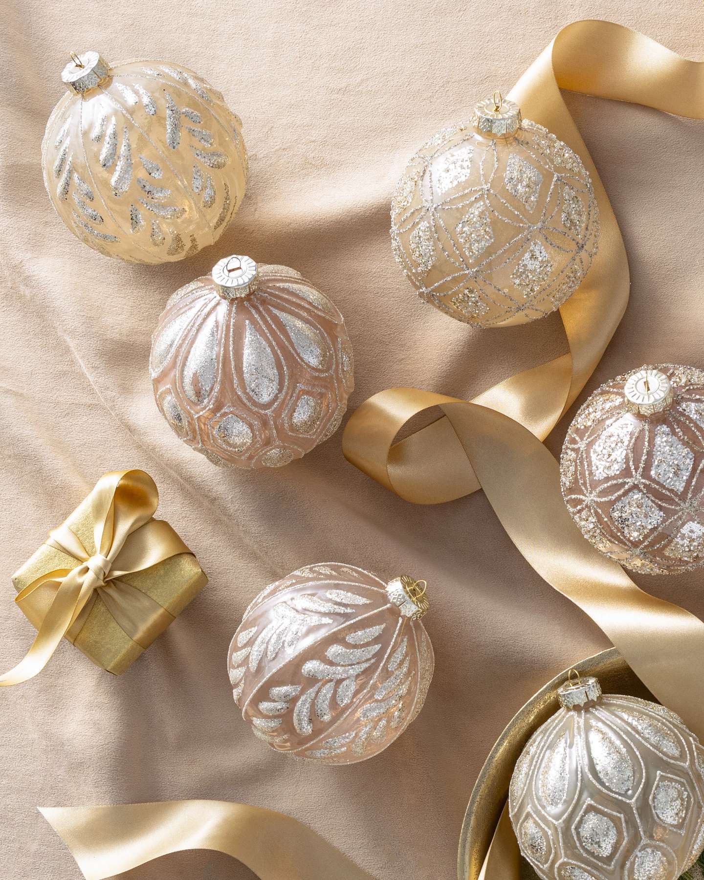 Balsam Hill Parisian Palace Jumbo Christmas Ornament Set of 6 Display Image