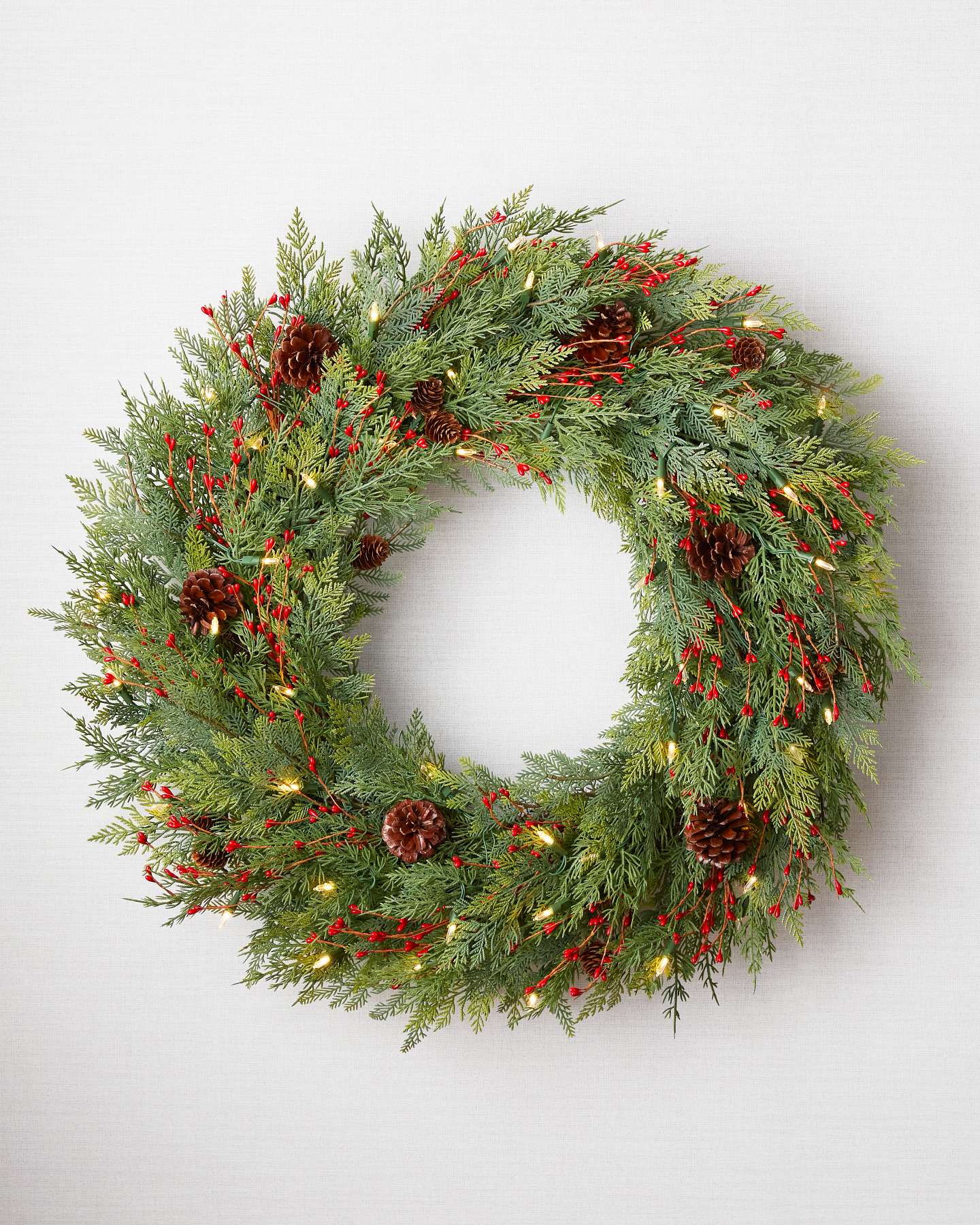 Balsam Hill 28-Inch Cedar Berry Woods Artificial Christmas Wreath LED Lights Full Display