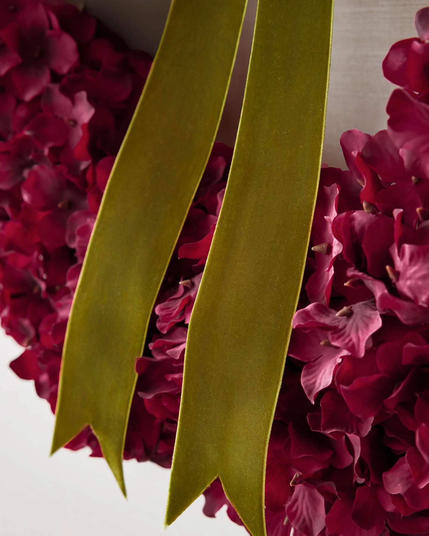 61 cm Red Festive Hydrangea Wreath