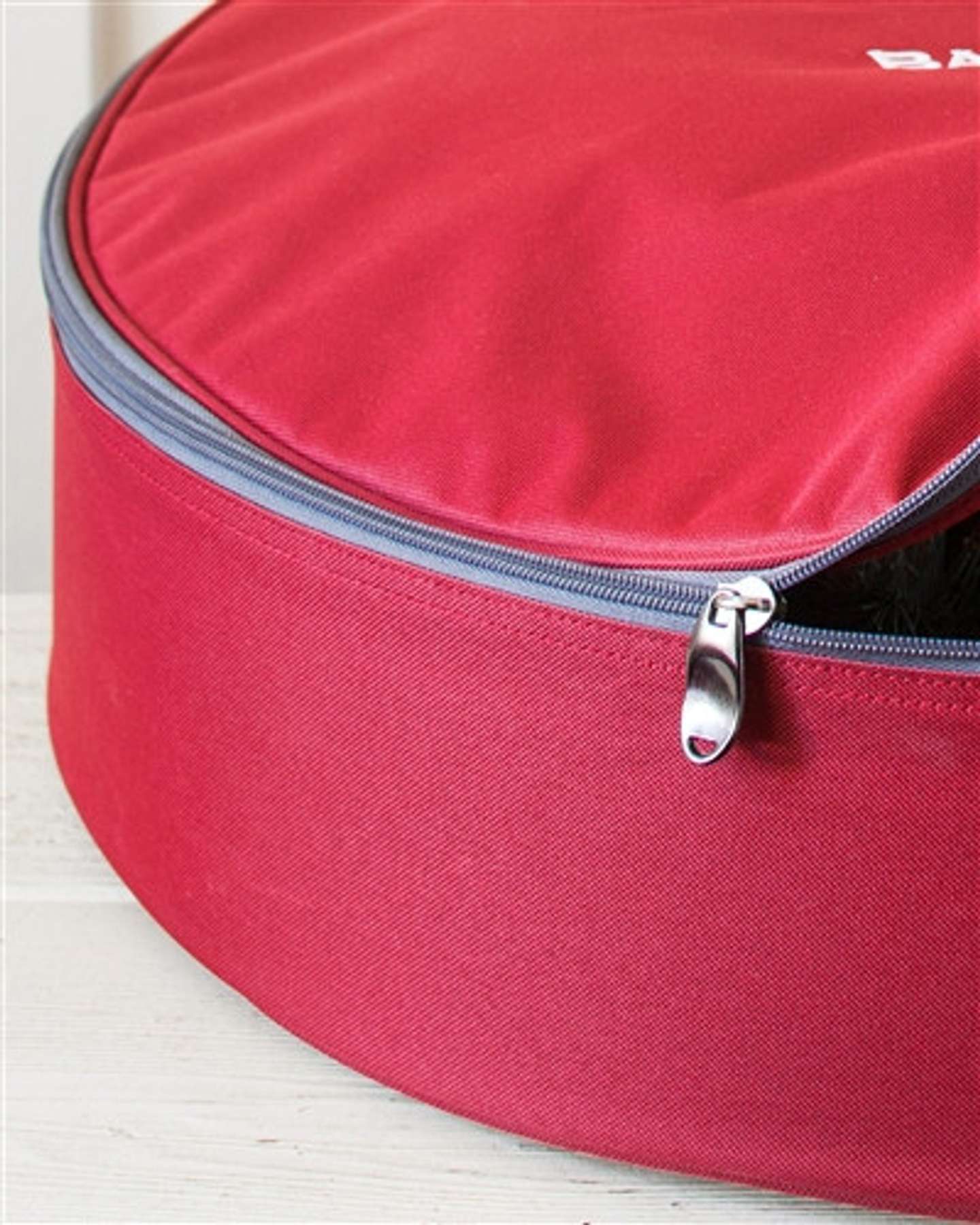 Sac de rangement pour couronne de Noël Balsam Hill | Gros plan sur la conception sécurisée