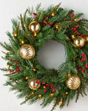 Outdoor Pine Peak Holiday Wreath Outdoor Pine Peak Holiday Wreath