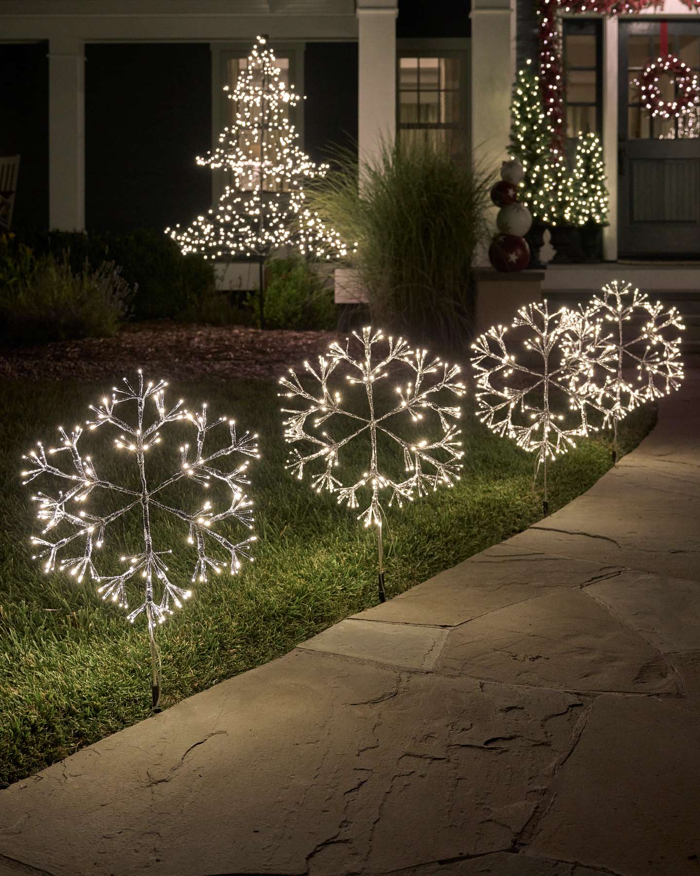 Balsam Hill Outdoor Snowflake Pathway Lights Set of 4 Glowing Display