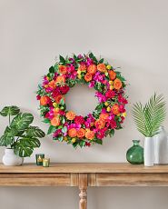 Summer wreath as wall décor
