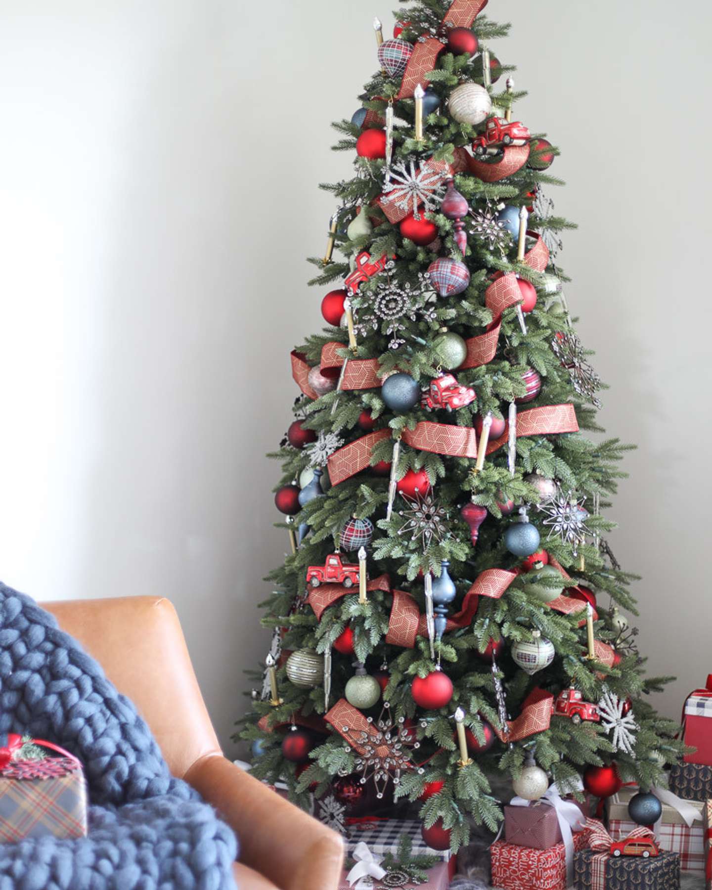 Balsam Hill Stratford Spruce Artificial Christmas Tree Cosy Christmas Setup