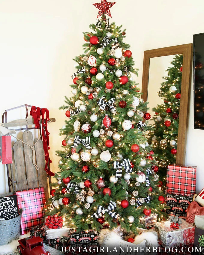 Nordic Frost Christmas Ornament Set by Balsam Hill Blog 10