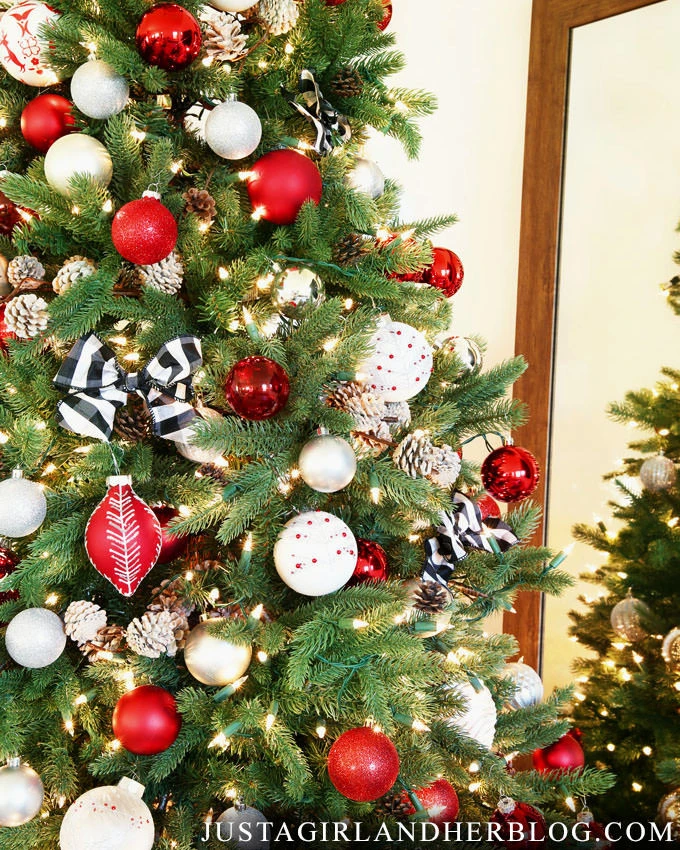 Nordic Frost Christmas Ornament Set by Balsam Hill Blog 20