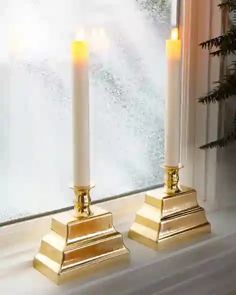 黄铜奇迹火焰LED窗户蜡烛，一套2由Balsam Hill SSC 20欧宝体育com