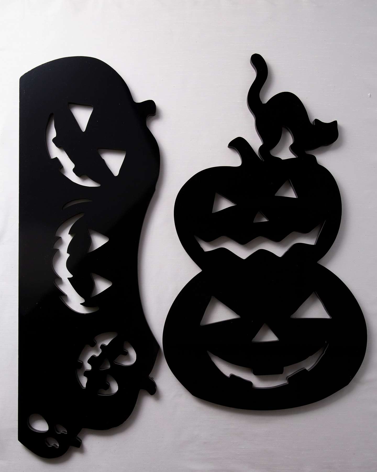 Balsam Hill 43-Inch Outdoor Illuminated Jack O’Lanterns Wall Silhouette Sample Closeup