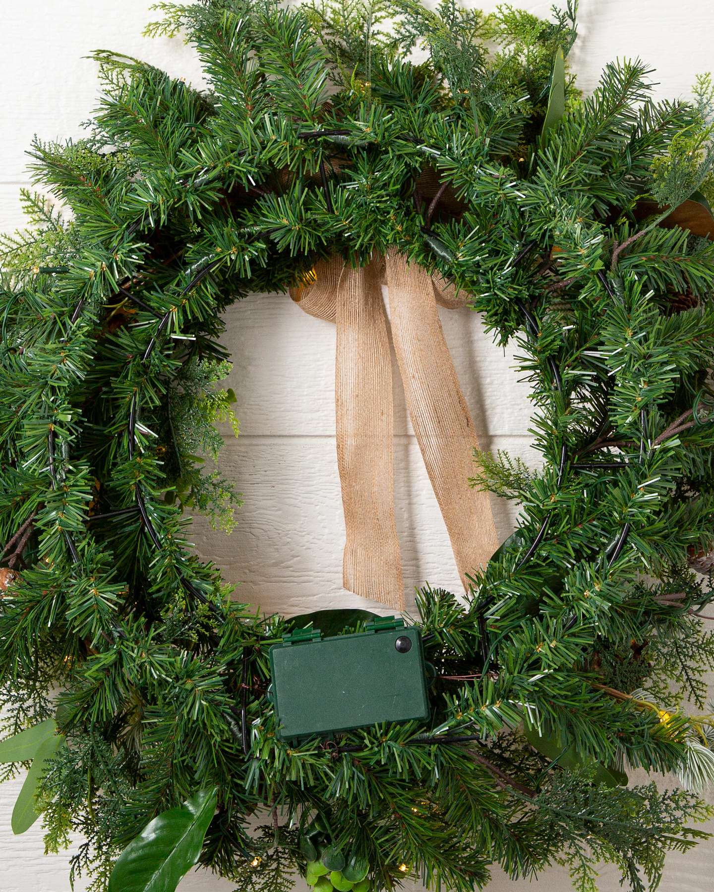 Balsam Hill Outdoor Cedar Lodge 28-Inch Artificial Christmas Wreath Detailed Look