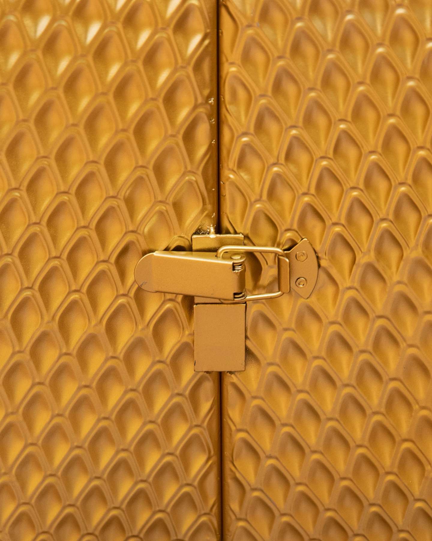 Balsam Hill Gold Merry Metallic Quilted Artificial Christmas Tree Collar Closeup of Latch