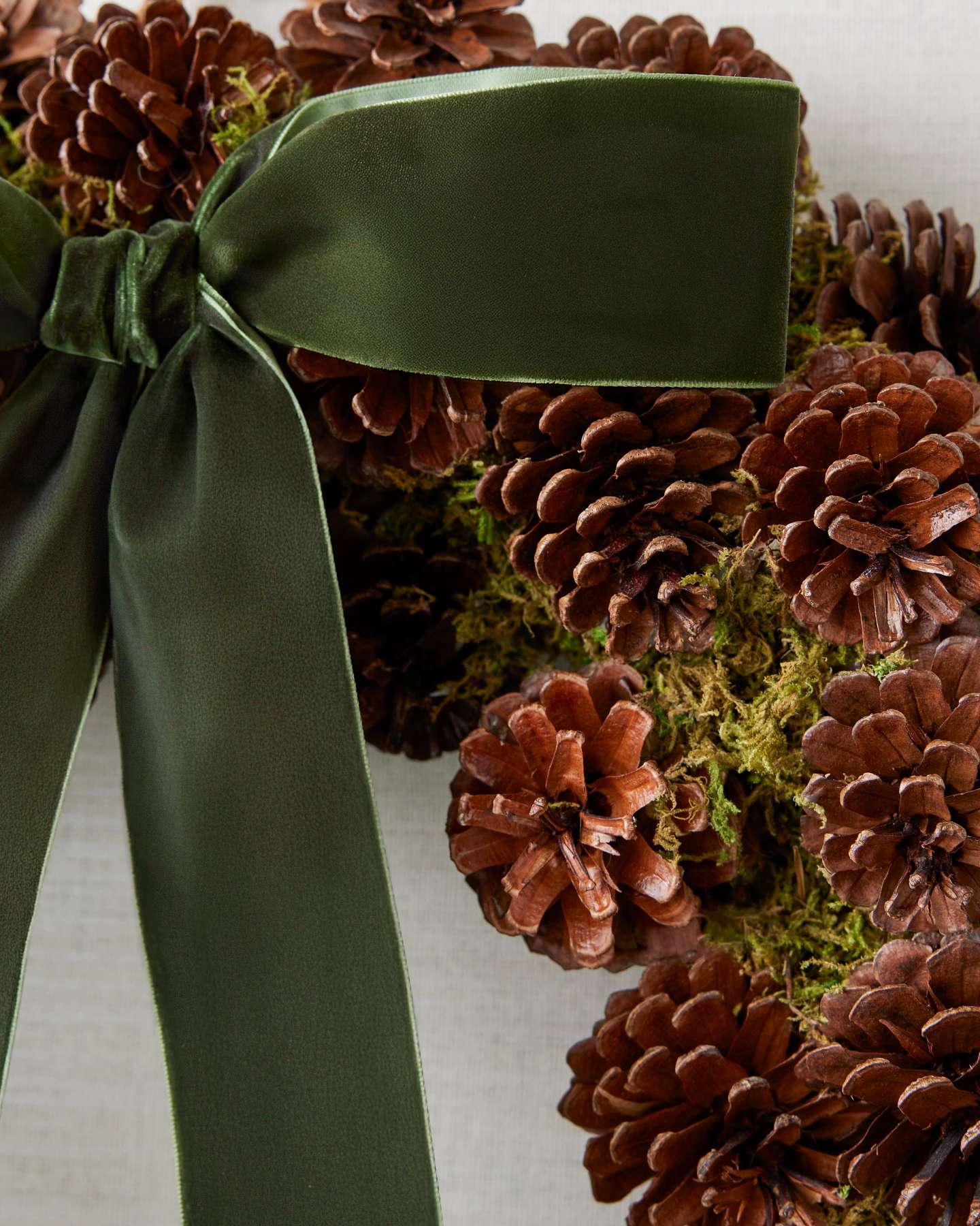 Balsam Hill Weihnachtskranz im englischen Landhausstil 45 cm unbeleuchtet | Nahaufnahme