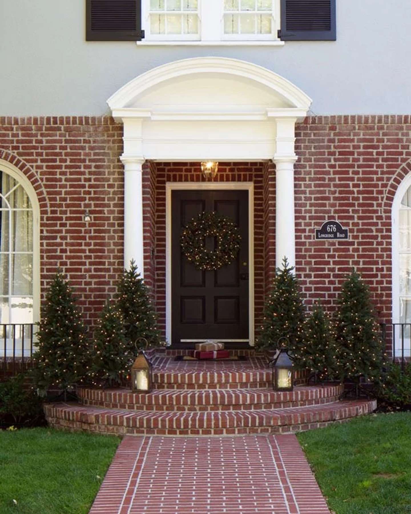 Balsam Hill Greenwich Estates Pine Artificial Christmas Tree Lifestyle Outdoor Display