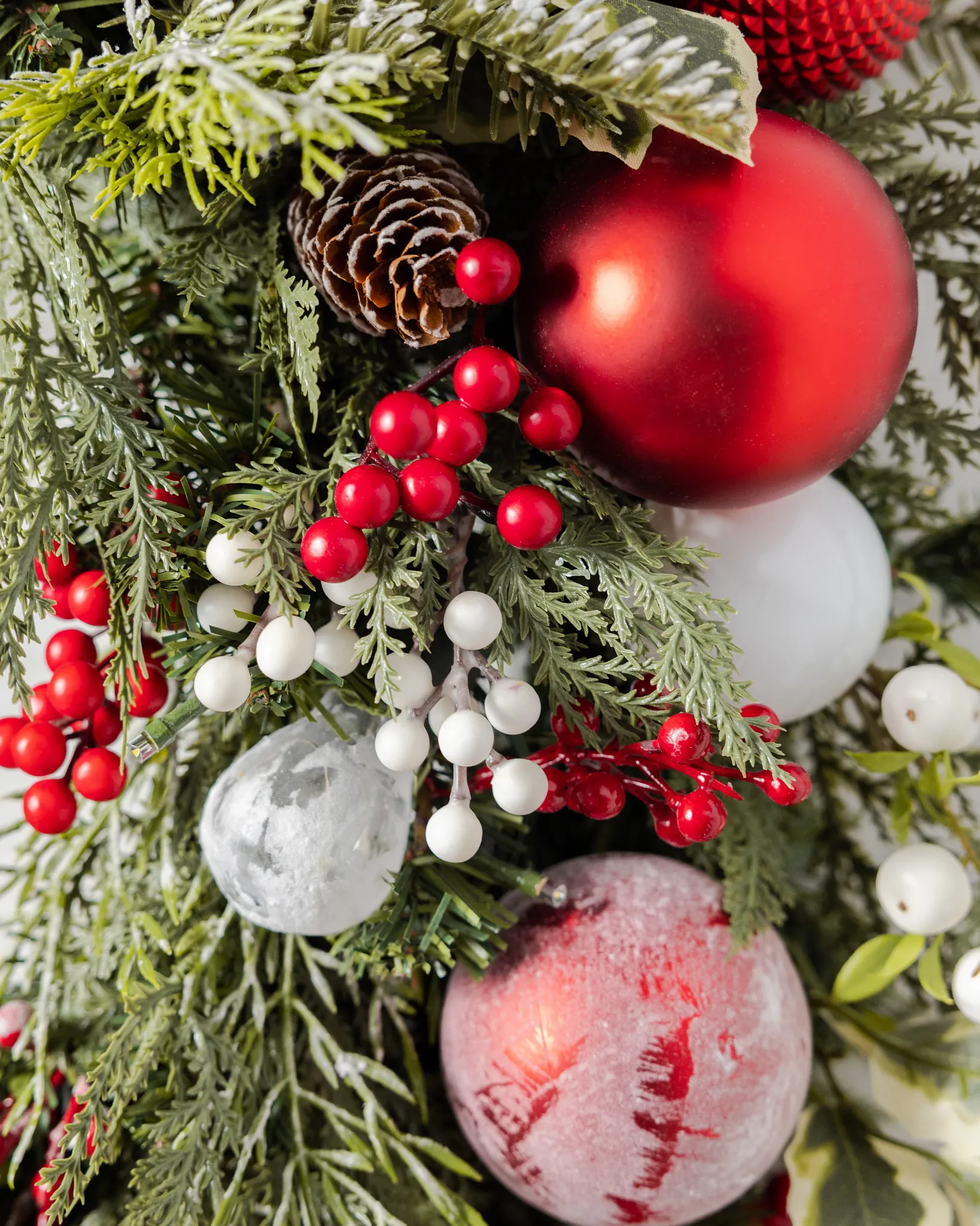 Outdoor Lit Nordic Splendor Artificial Christmas Wreath | Balsam Hill