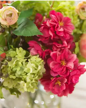 Hydrangea & Ranunculus Arrangement Hydrangea & Ranunculus Arrangement