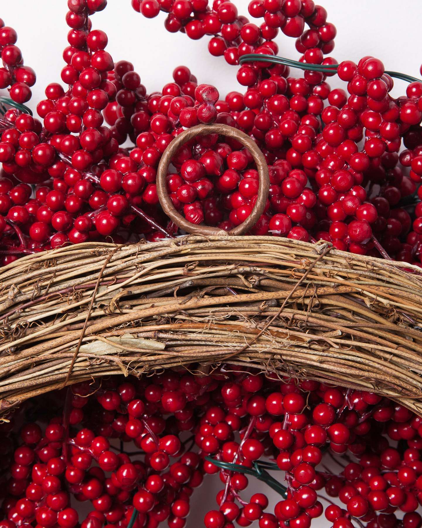 Balsam Hill Festive Red Berry Artificial Christmas Wreath Hanger Special Feature