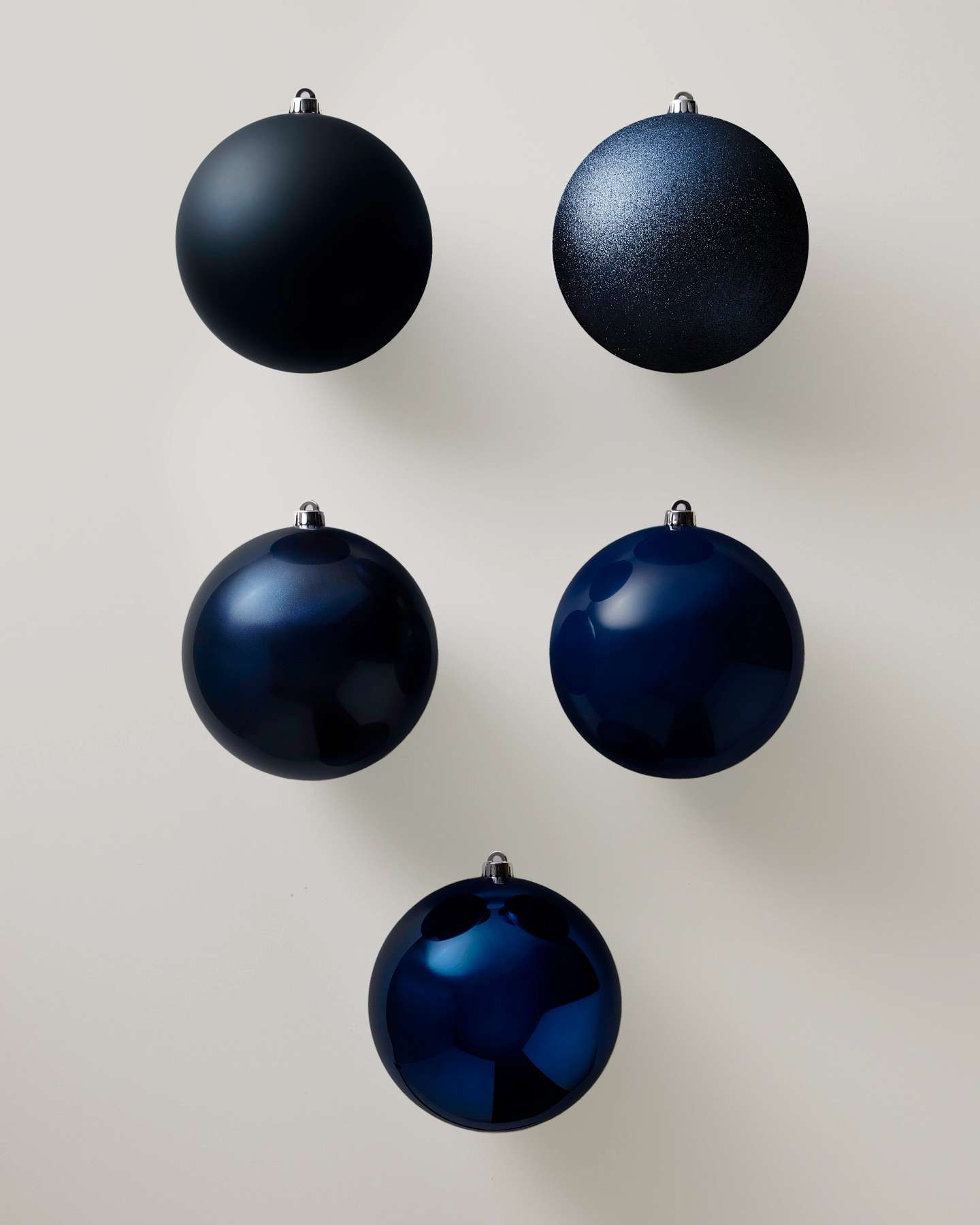 Balsam Hill 8 Inch Midnight Blue BH Signature Shatter Resistant Artificial Christmas Ornament Set