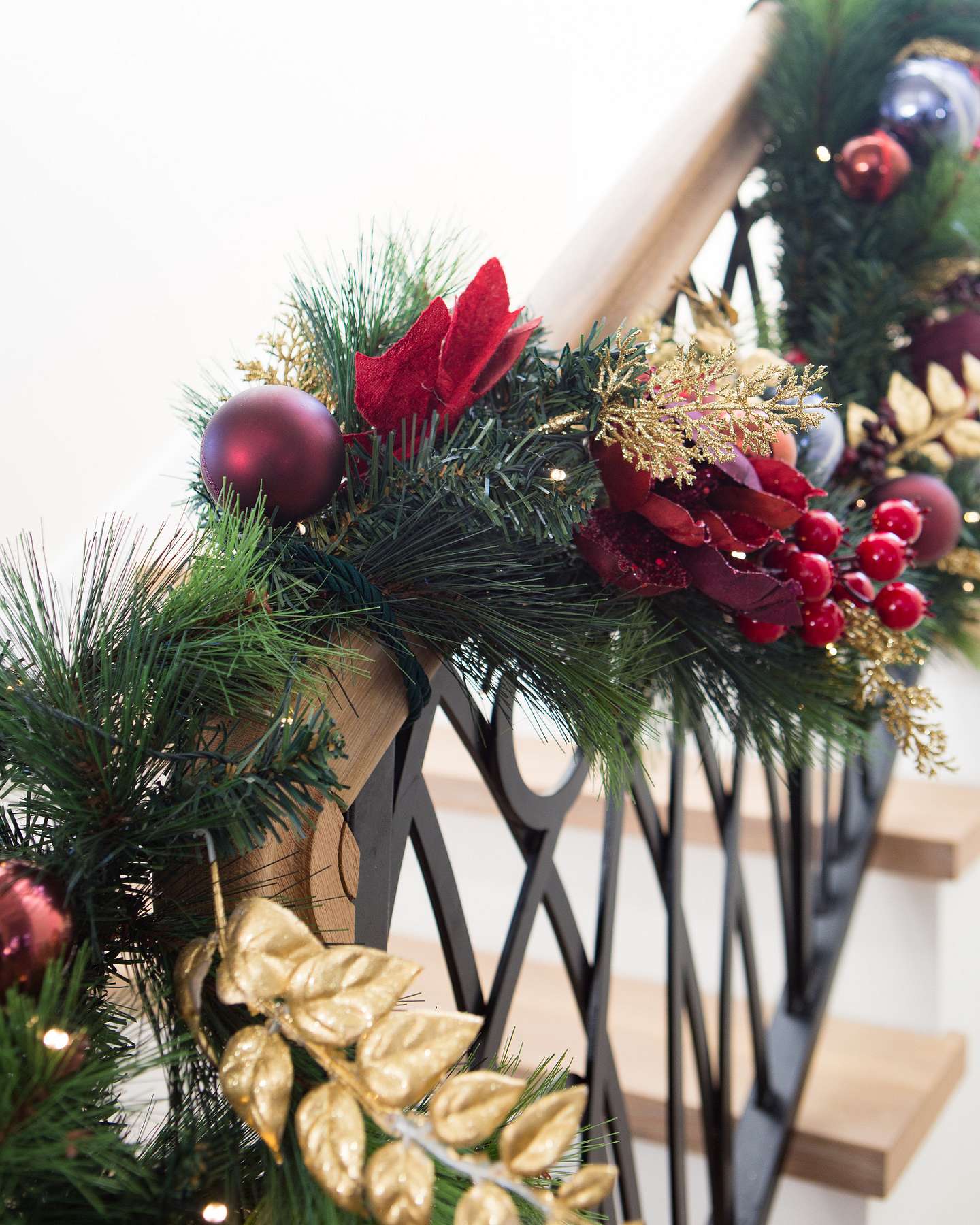 Balsam Hill Garland Ties Set of 6 Handrail Display Closeup
