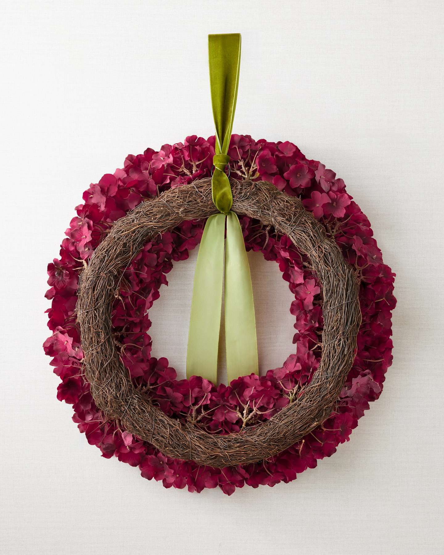 61 cm Red Festive Hydrangea Wreath