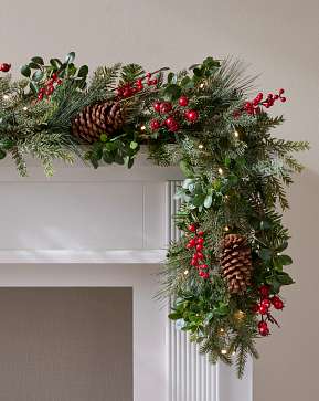 Boxwood and Berries Garland Boxwood and Berries Garland