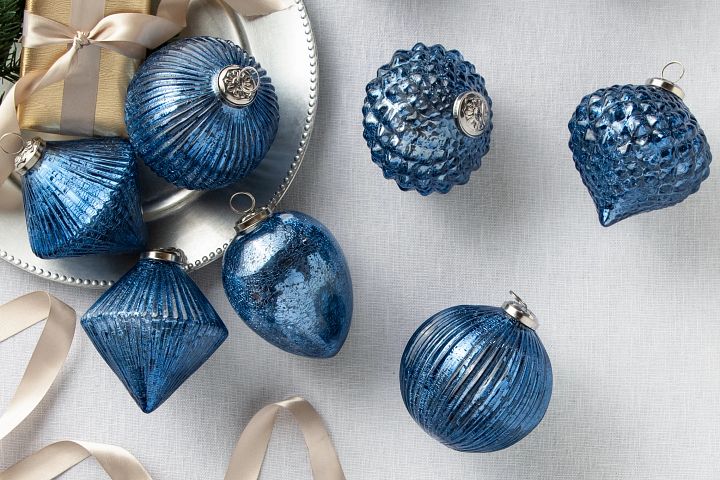 Guide on Buying and Decorating with Large Christmas Ornaments | Balsam Hill