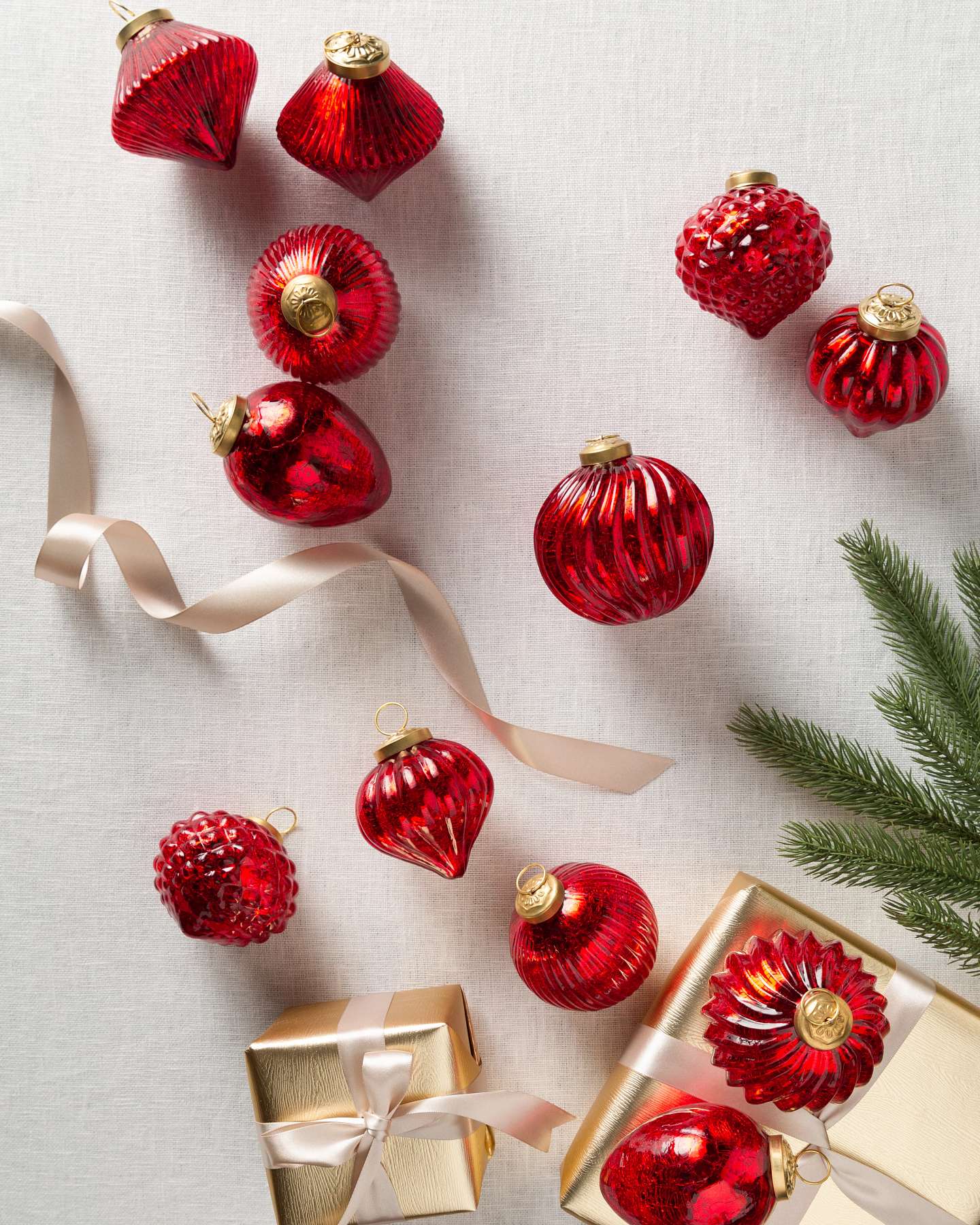 Balsam Hill Rote Kugeln Silberglas im Set (Weihnachtsbasics)