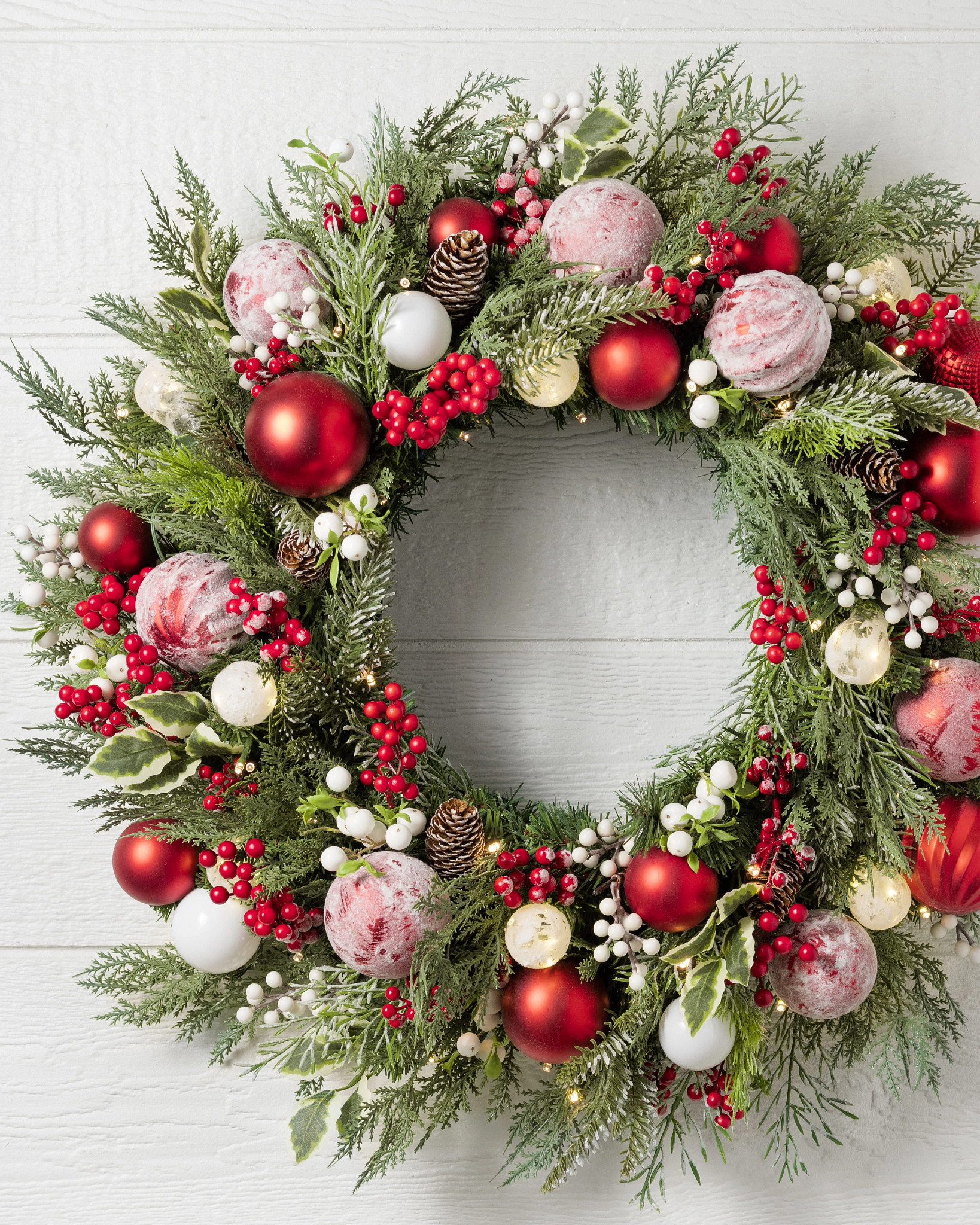 Outdoor Lit Nordic Splendor Wreath