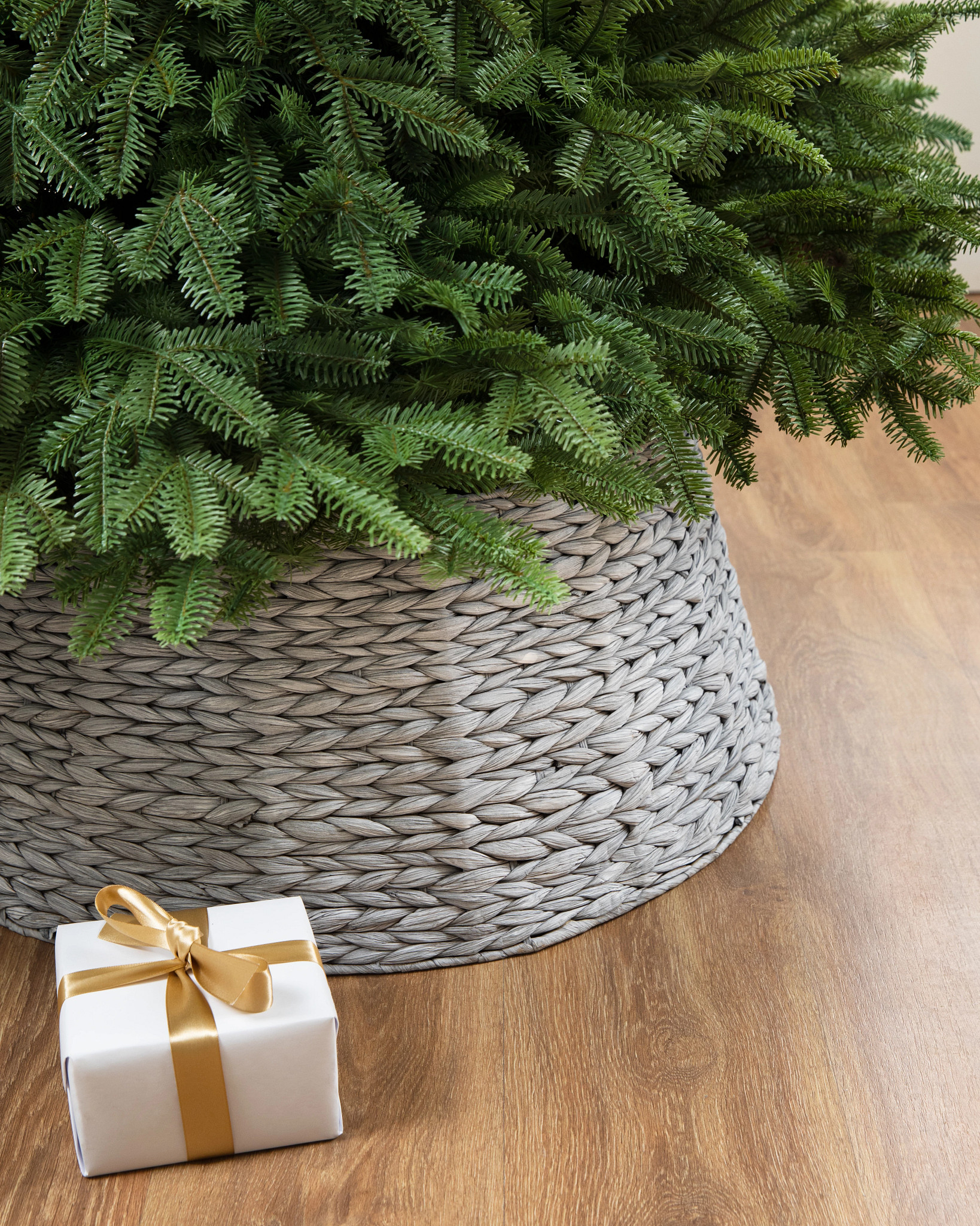 Gray Woven Tree Collar