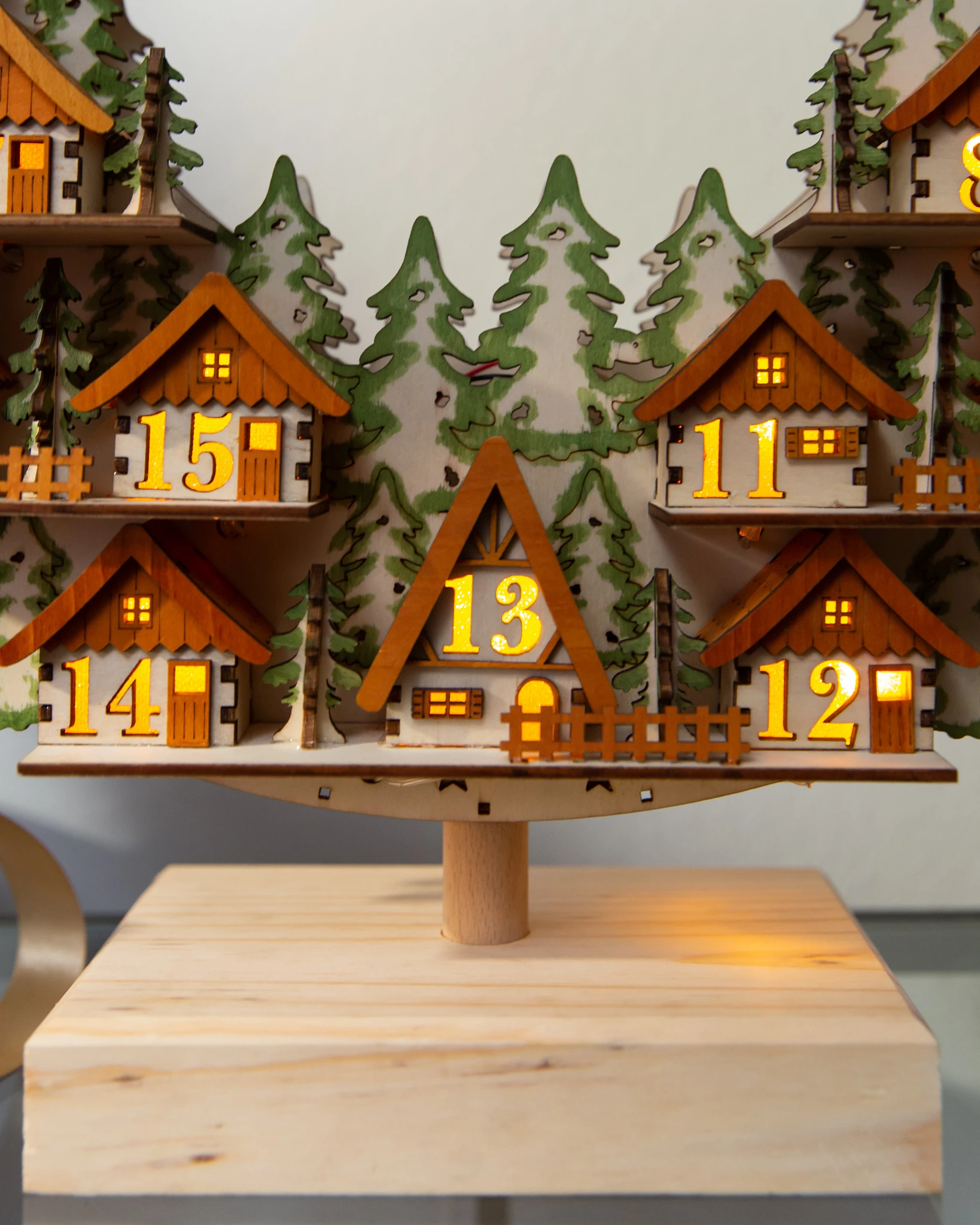 Beleuchteter Adventskranz aus Holz