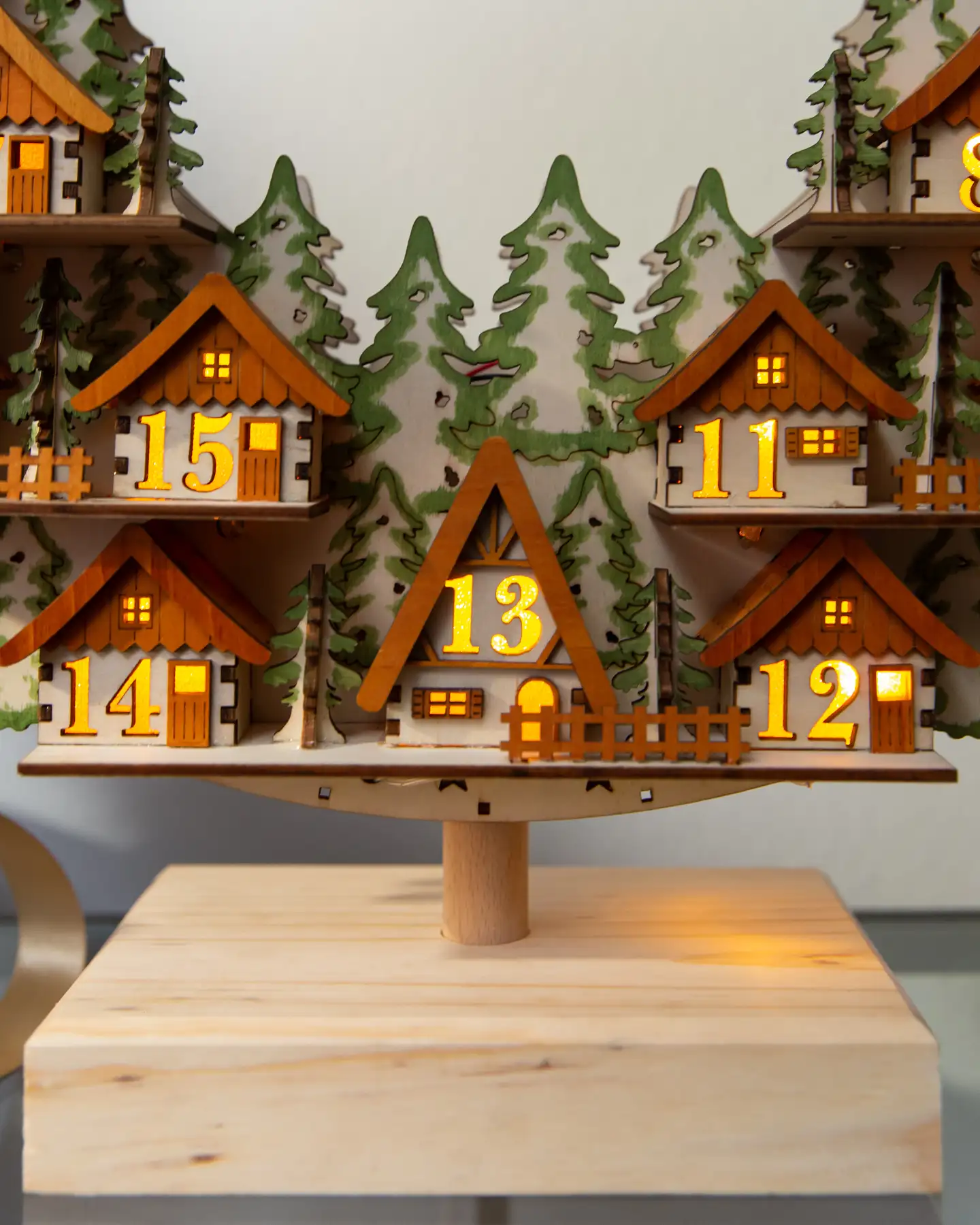 Beleuchteter Adventskranz aus Holz