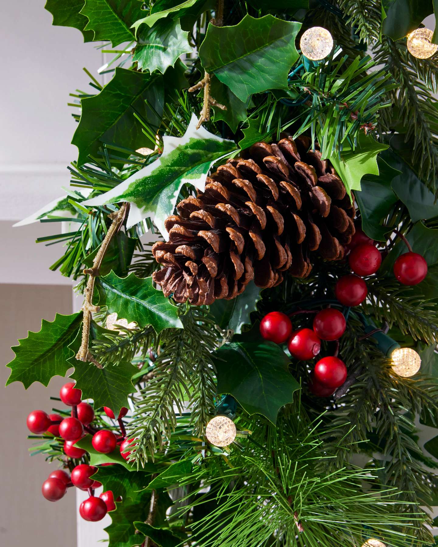 10' Holly Berry Garland