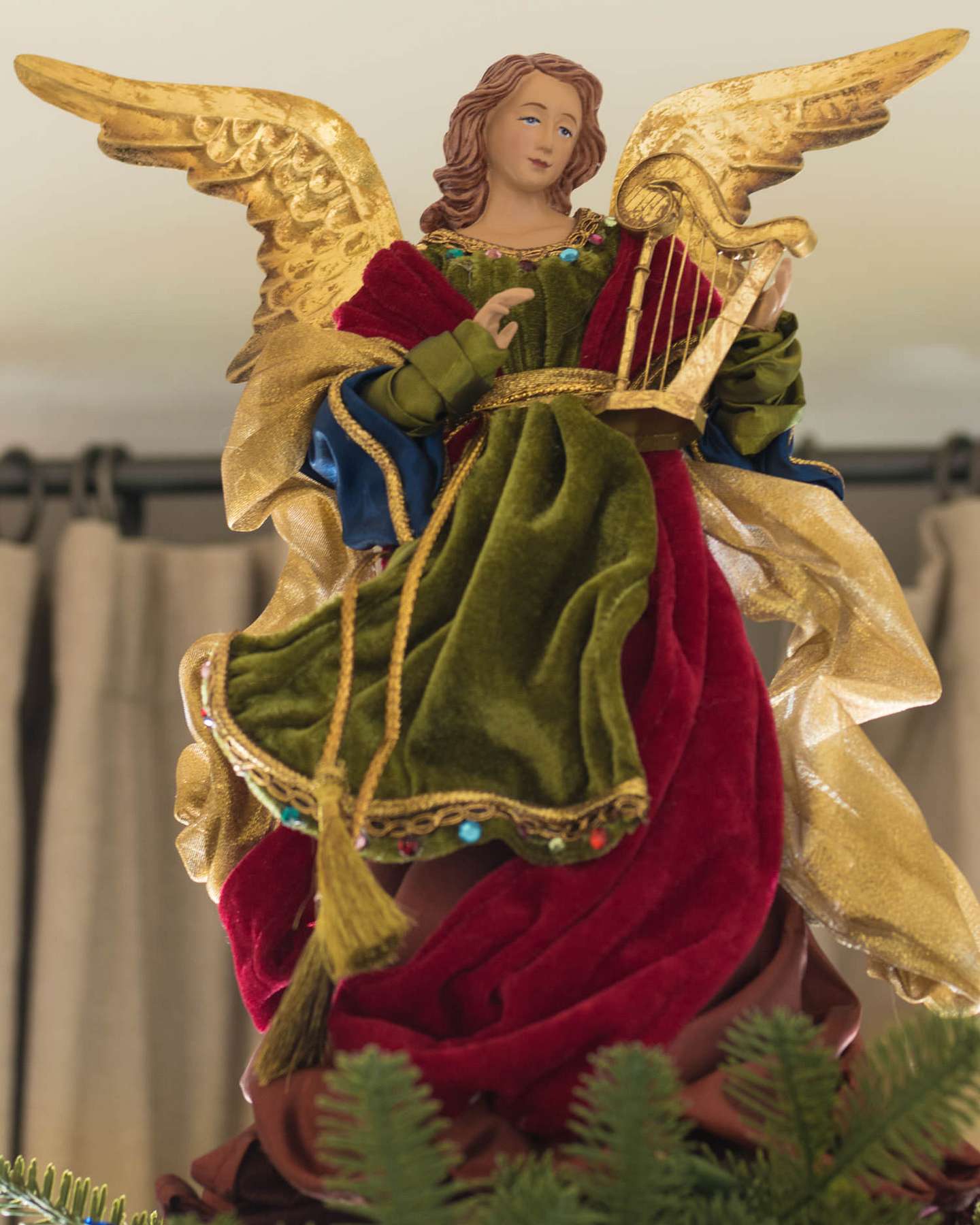 Balsam Hill Christmas Angel Tree Topper Elegant Christmas Display