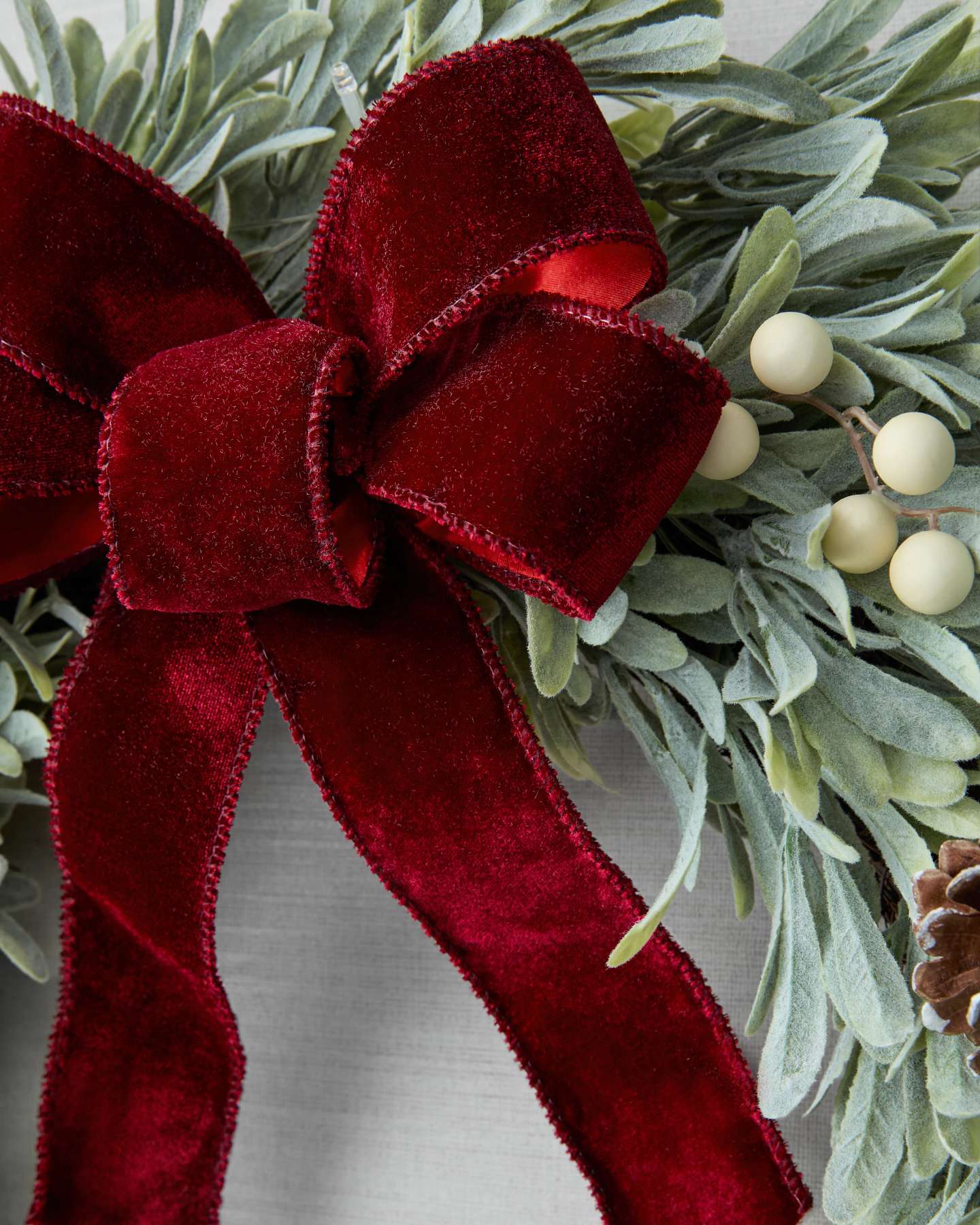 26" Winterberry Mistletoe Wreath