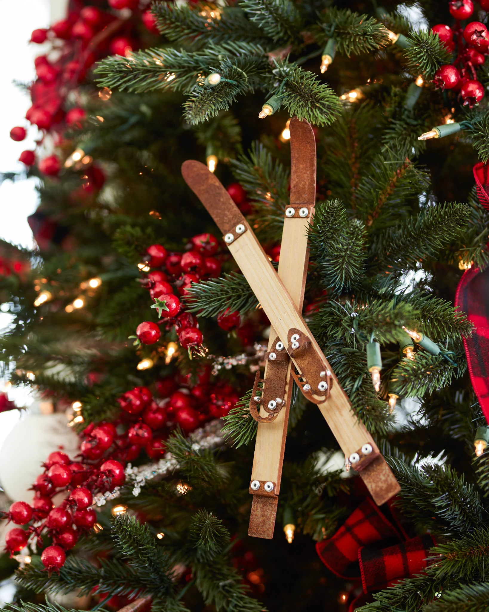 Nordic Frost Alpine Ski Ornament Set 4 Pieces by Balsam Hill Closeup 10