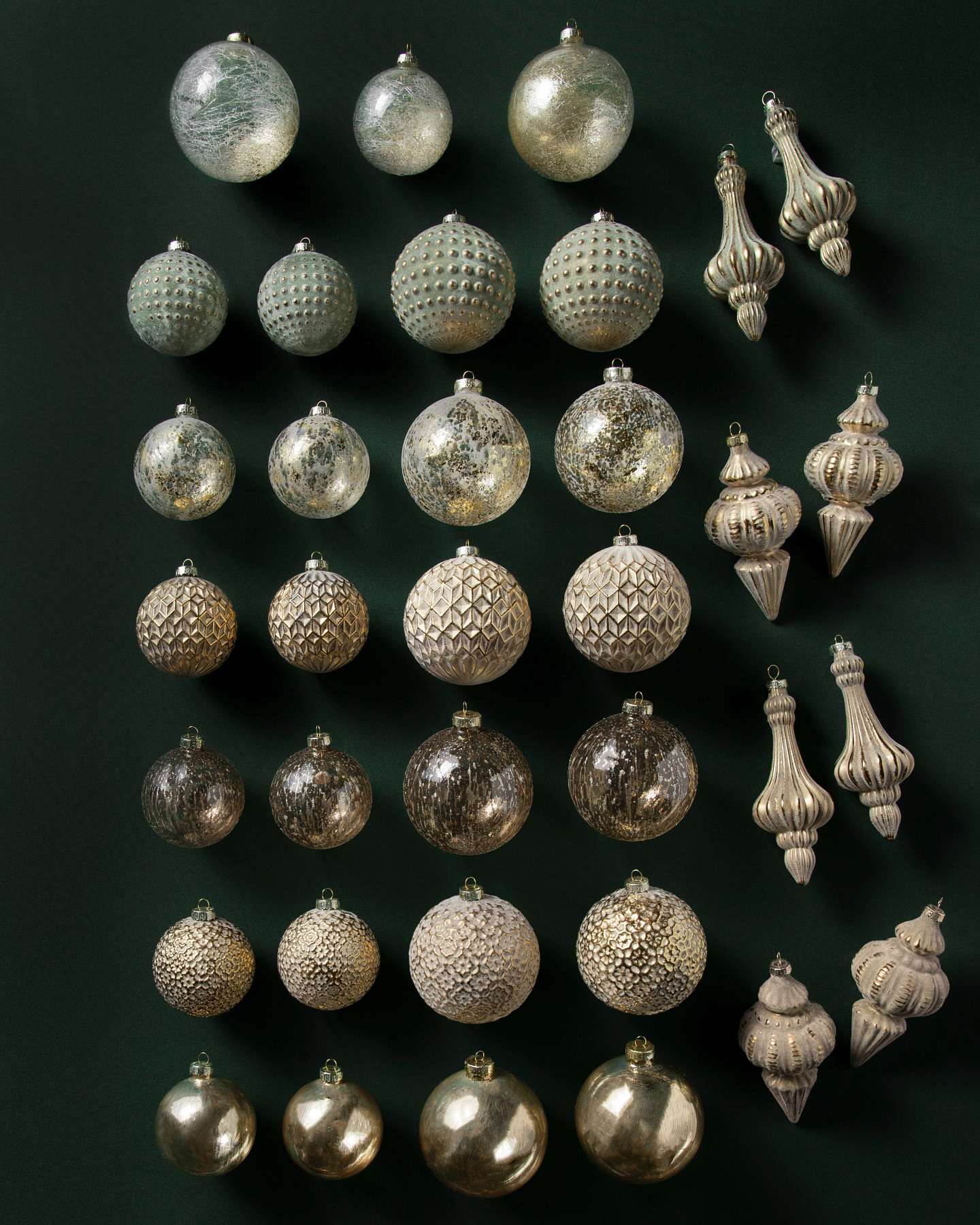 Ensemble de 35 décorations de Noël artificielles avec fini métallique lustré Balsam Hill, superbe collection
