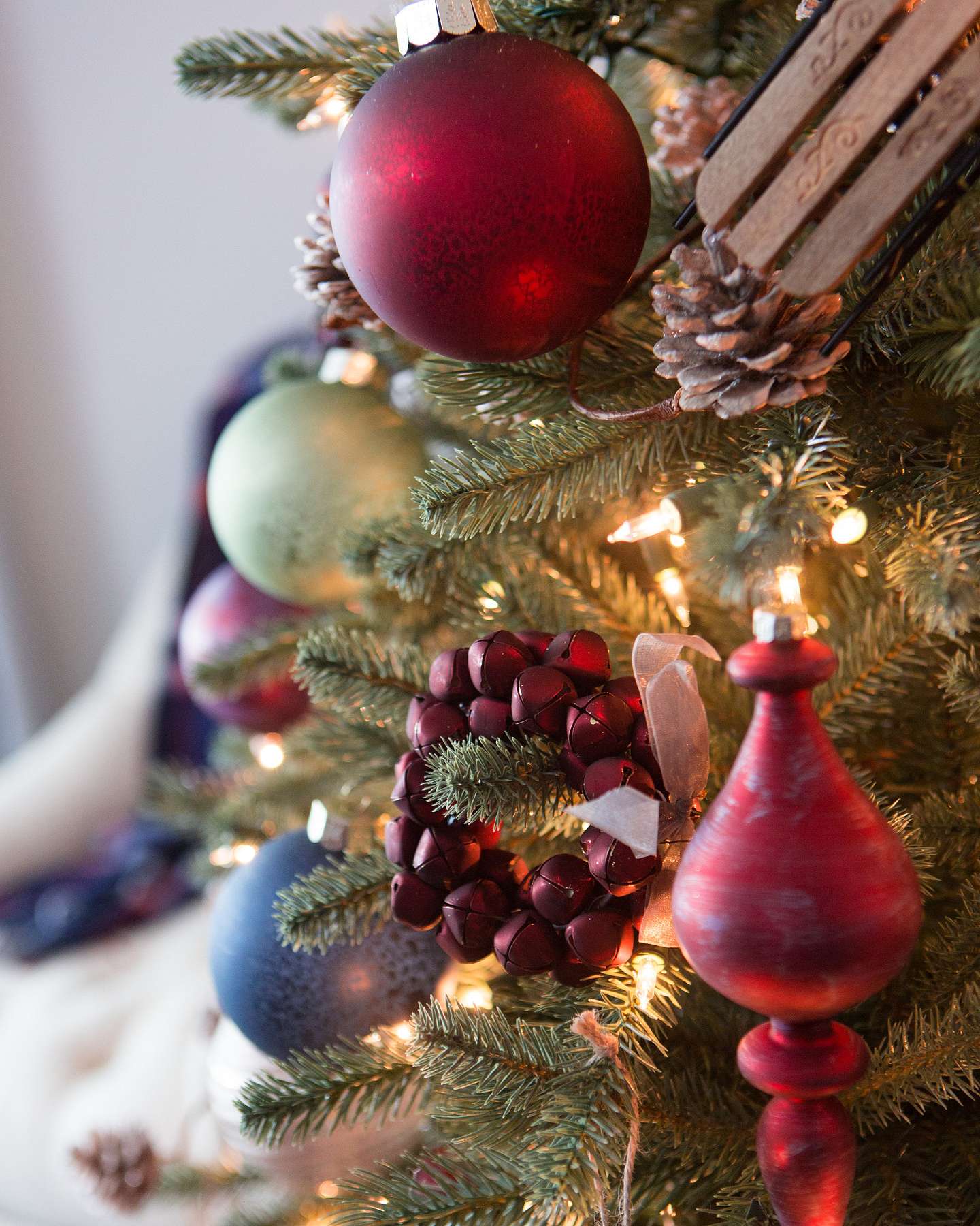 Balsam Hill Farmhouse Christmas Ornament Set Creating a Cosy Atmosphere